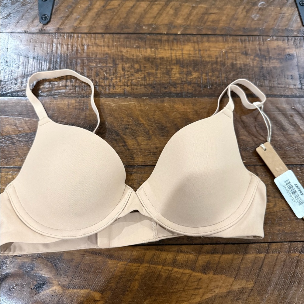 NWT SKIMS Fits Everybody Tshirt Bra Clay Nude Color 32B